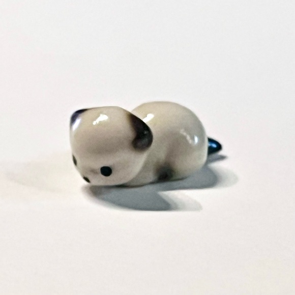 VINTAGE 70’s Mini Bug House White and Brown Cat/Kitten Laying Figurine, 1" NEW - Picture 3 of 8